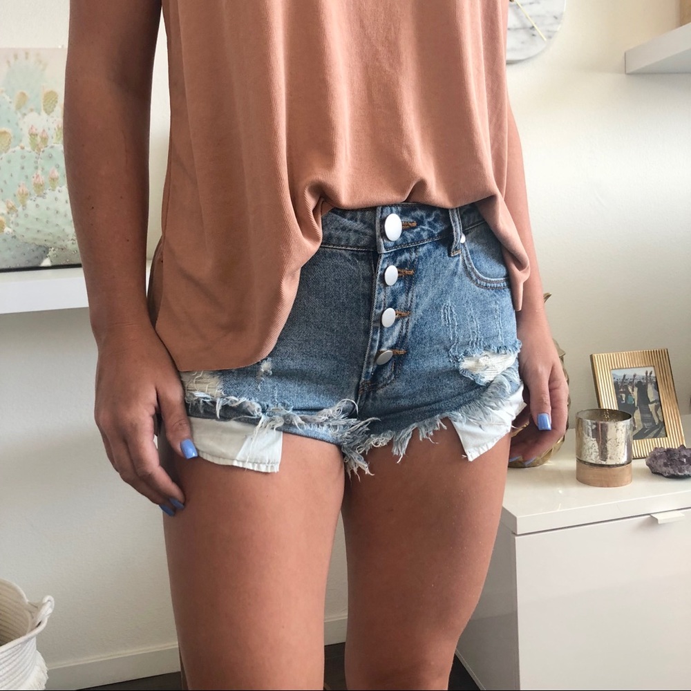 ✨ Final Price- Mid Rise Denim Shorts - Picture 1 of 4